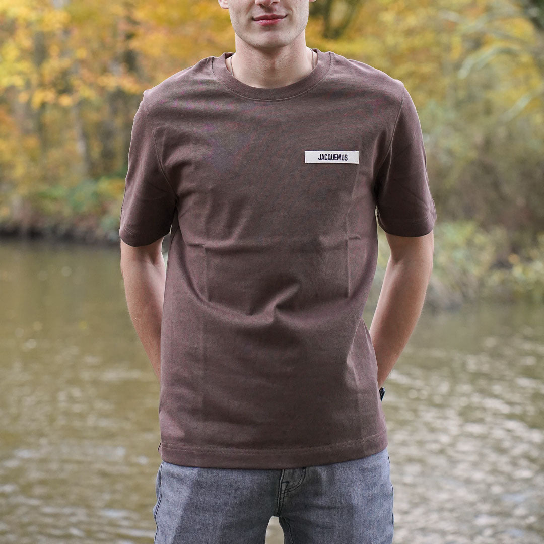 Jacquemus T-Shirt Gros Grain Dark Brown in XS
